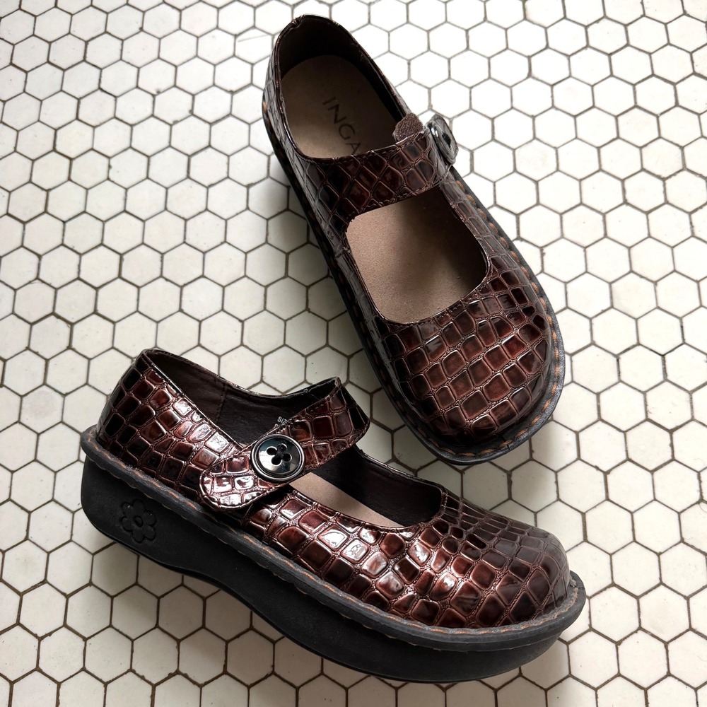 INGARÖ Mary Jane Shoes Brown Croc Snake Skin Patent Slip Resistant WIDE 7.5W